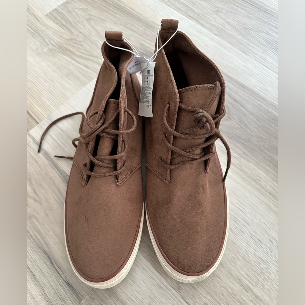 Banana Republic Lace Up Vegan Suede Chukka Sneakers Brown SZ 10.5 NWOB